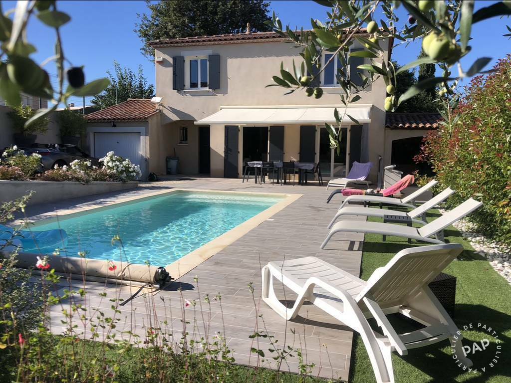 Uzès (30700)