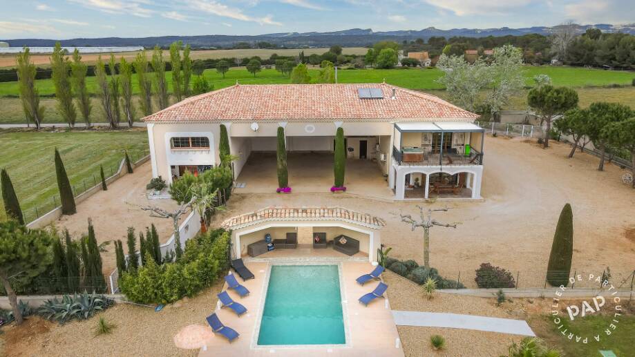 Arles (13104) - dès 2.324 euros par semaine - 15 personnes